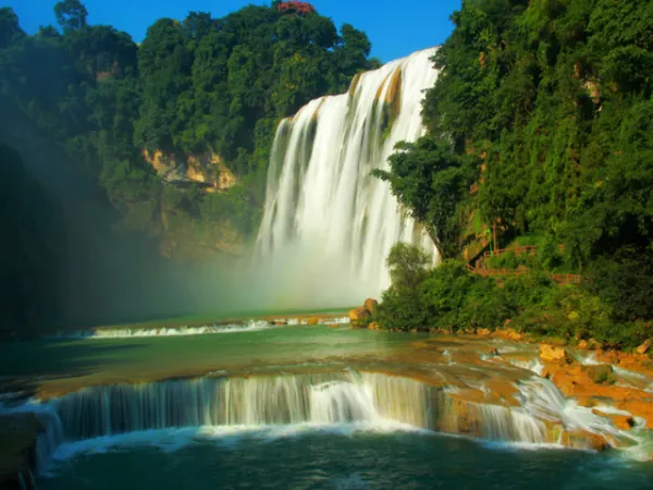 贵州贵阳+兴义+马岭河+黄果树+梵净山+镇远+荔波+西江千户苗寨8日7晚跟团游
