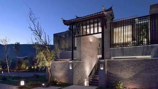 丽江悦榕庄2晚 
【国庆&周末不涨价】花园套房+含每日双早+入住首日欢迎水果+有机蔬菜园田园之旅+喂食小动物+有氧骑行，可以一间两晚住或者一晚两间入住