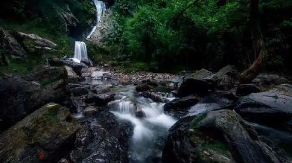 <石台牯牛降-蓬莱仙洞-怪潭漂流2日游>观秀山门博物馆，1人起订，池州高铁站成团，洗肺胜地、溶洞奇观、畅爽漂流、徽派展馆，宿石台商务酒店一晚