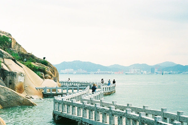 轻奢盛厦厦门鼓浪屿+登顶日光岩+曾厝垵+集美学村+网红植物园+豪华海景房