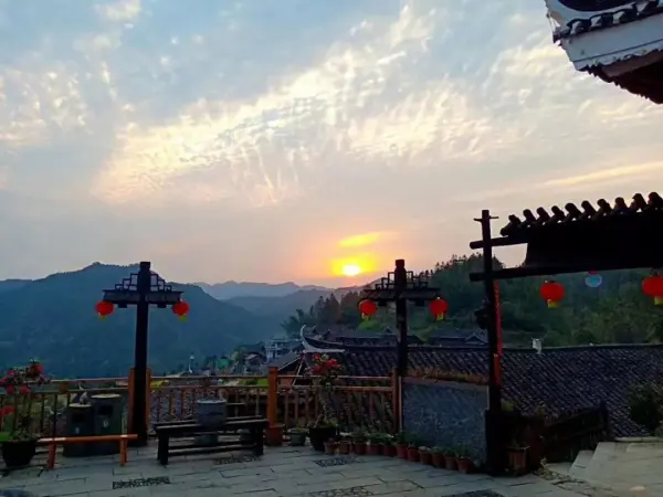 【￥299山水溆浦】赠送篝火晚会+玻璃观景平台！怀化·溆浦枫香瑶寨+雁鹅界古村落+茶马古道+思蒙湿地公园2日游