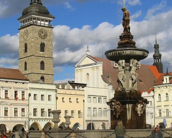 瑞士雪国深度+捷克布拉格周边小镇10日之旅 法兰克福集散、登顶欧洲屋脊少女峰，金色山口列车，千塔之城布拉格，CK小镇，百威小镇(当地参团)