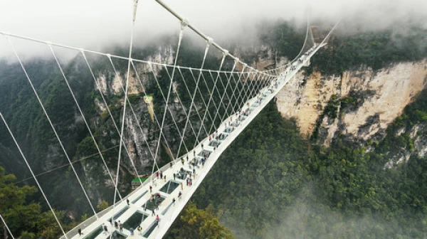 <张家界大峡谷-玻璃桥-天门山玻璃栈道-凤凰3日游>0购物0自费，专车专导，16人小团、含魅力湘西晚会、芙蓉镇、享沱江泛舟、宿碧桂园独栋别墅 