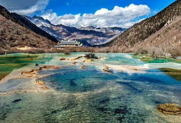 成都、九寨沟、黄龙、都江堰熊猫基地双飞6日5晚跟团游