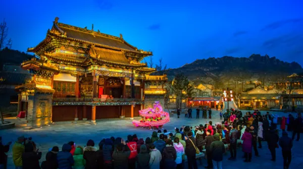 <古北水镇3日游>亲子纯玩周末游，宿景区内古北之光，观音乐水舞秀，不限次出入景区，赠明信片留念