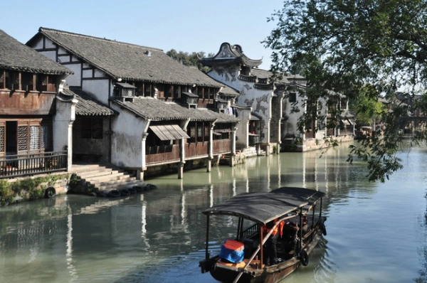 乌镇2日1晚半自助游(5钻)往返接送+西栅门票 赠古风花灯