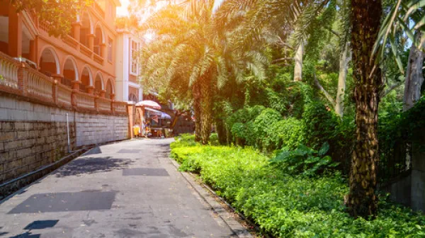 <厦门瑞颐大酒店双飞3-6日自由行>亲子、蜜月度假酒店，地处中山路，正面鼓浪屿，180度海景房，300平童趣街，室内恒温泳池