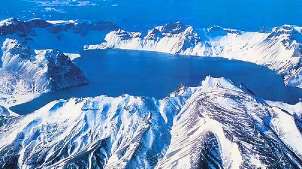 <长白山北景区-生态小镇双动2日游>长春起止，品尝铁锅炖，温泉体验，北景区全景游览，2人起订