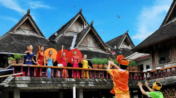 <云南-西双版纳-小熊猫庄园5日游>15人团0购物，住1晚小熊猫庄园，1晚皇冠假日，亲密亚洲象，调戏小浣熊，版纳进出，2成人起订