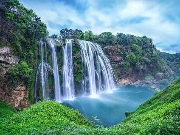 贵州黄果树、梵净山、荔波、西江苗寨、镇远双飞6日跟团游