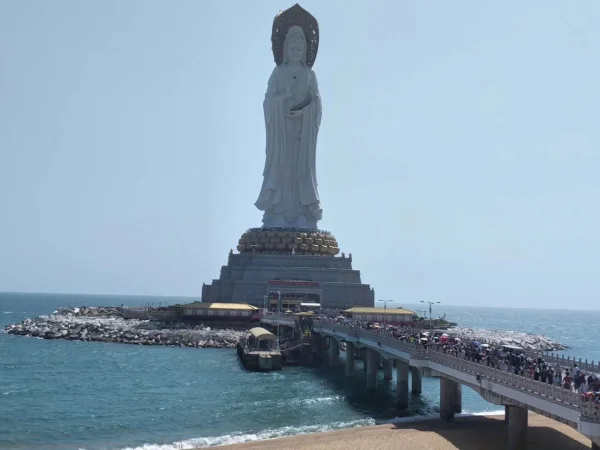 全国往返三亚海口5天纯玩团（亚特兰蒂斯水世界/水族馆+升级1晚海棠湾海景套房+蜈支洲岛+热带天堂森林+南山海上观音+天涯海角）