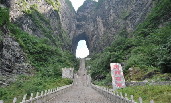 【安心游】韶山-张家界-天门山玻璃栈道VS玻璃桥-凤凰古城4日游 湘西晚会丨湖南全景丨核心景点一次游完不留遗憾(当地参团)