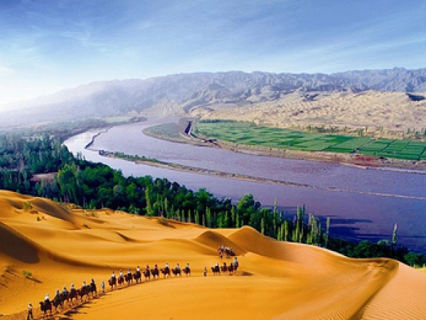 银川+沙湖+西部影城+贺兰山岩画+腾格里沙漠双飞品质5日游 体验沙漠露营