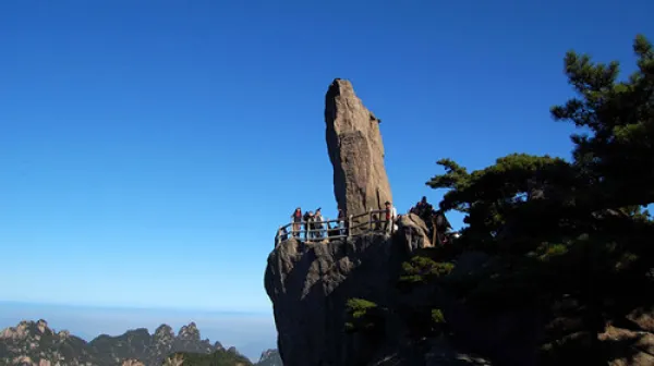 <黄山-西海大峡谷-屯溪老街2日游>纯玩黄山，屯溪市中心区域各酒店、火车站接，含黄山门票、景交、山顶宿1晚观日出云海
