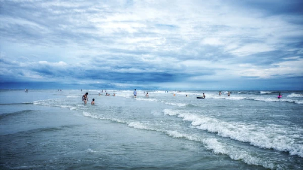 <牛亲子-北海-涠洲岛半自助双飞5日游>10人精致团/纯玩0自费/红树林赶海捉蟹/百年老街,连住2晚希尔顿,住1晚涠洲岛+岛上充足时光+赠帆船出海体验