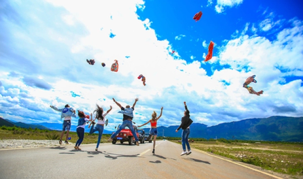 私家团特惠·云南放飞自我6日游（丽江古城慢生活+登玉龙雪山4680米+大理洱海骑行旅拍+泸沽湖坐猪看水性杨花+香格里拉普达措逗小松鼠）