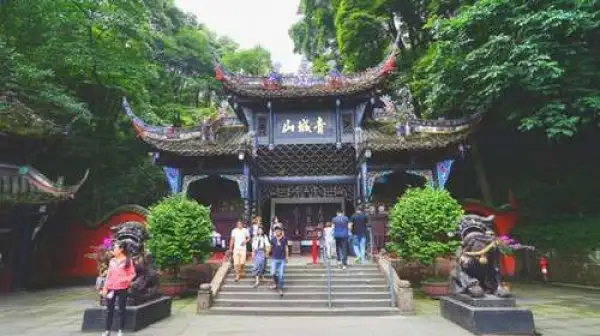 成都+九寨沟+黄龙四飞6日包车自由行>成都进出，九寨3日专车，2加2加1行程，4人享用车升级，管家式服务，可升级五星豪生/希尔顿，看九寨盛装归来