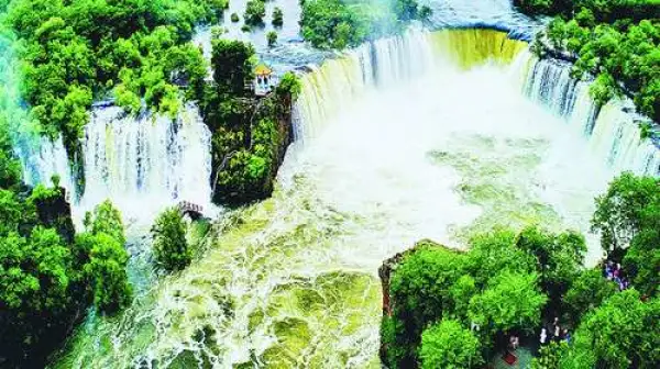 <长春+长白山+万达小镇+镜泊湖+哈尔滨4日游>万达（缆车、骑行、水乐园、温泉），享铁锅炖、烤肉、鱼宴，大美天池，镜泊全景，防川眼望三国