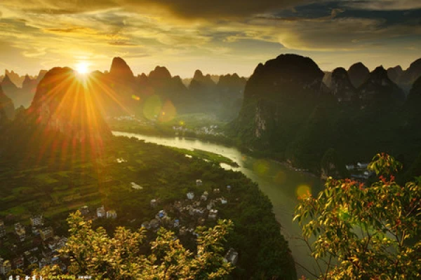 桂林-阳朔-龙脊梯田-德天瀑布-明仕田园-北海双飞9日游广西深度全景