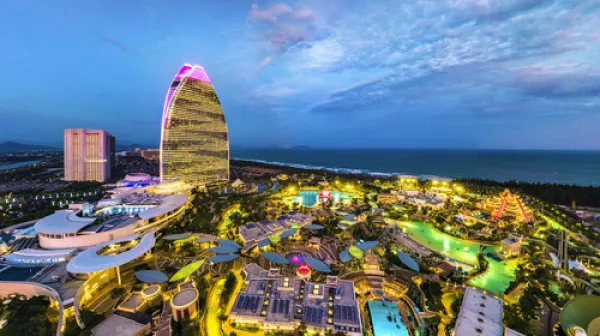 海南三亚双飞6日自由行>爱在双湾，3+2双酒店任选，3晚三亚湾/大小东海热销酒店+2晚亚龙湾/海棠湾新颖人气酒店，一线海景酒店全搜罗