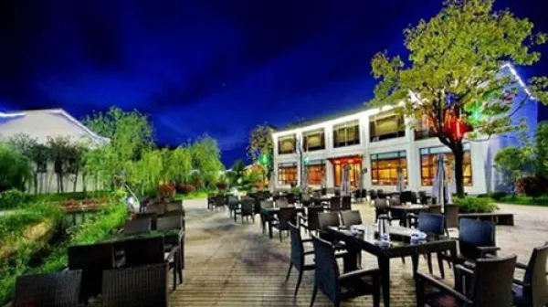 <安徽池州 - 九华山自驾2日游>九华山五溪山色大酒店，宿九华山脚下，地处风景区主入口，祈福九华山，性价比优选