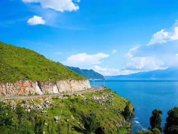 <云南丽江-大理-香格里拉-泸沽湖8日游>当地参团8人小团0购物、GL8/奔驰商务车、随走随停、洱海海景房、赠洱海旅拍、女儿国，5A普达措