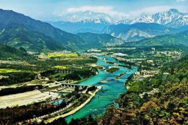 成都+黄龙溪古镇+乐山+峨眉山+都江堰+熊猫乐园双飞5日4晚跟团游