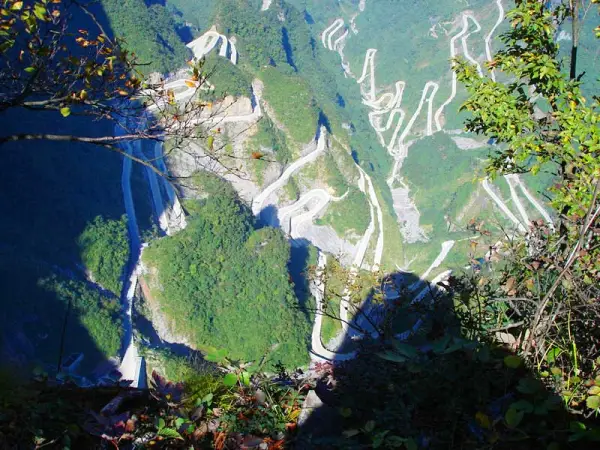 长沙早上发团-【神秘湘西之旅】黄龙洞、天门山、玻璃栈道、凤凰古城二晚三日游