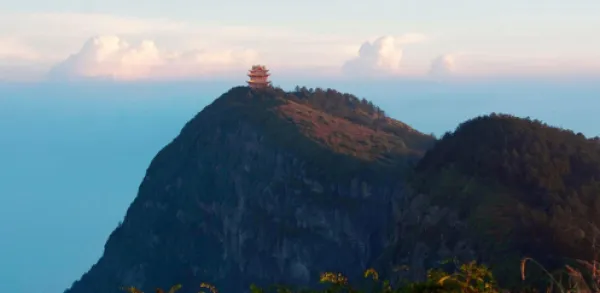 九寨沟-黄龙-峨眉山-乐山-青城山-都江堰汽车6日游