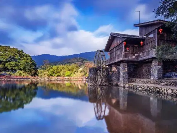 【家庭游】高端游+厦门鼓浪屿帷幕开啦蜡像馆+福建土楼云水谣混合交通5日跟团游