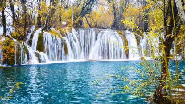 <四川成都+九寨沟风景胜区5日游>0购物，错峰游黄龙，熊猫乐园，一排三座航空座椅大巴