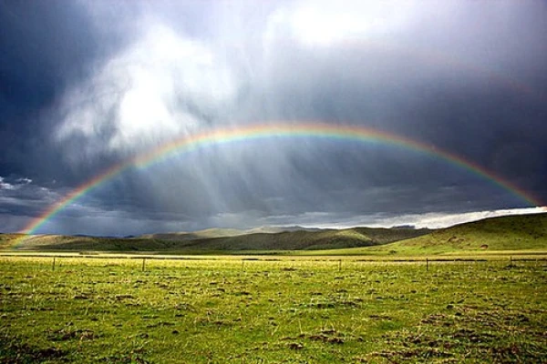 新疆伊犁天池+吐鲁番+喀纳斯+魔鬼城+禾木+五彩滩+赛里木湖+喀拉峻或那拉提+巴音+罗布人村寨双飞跟团游