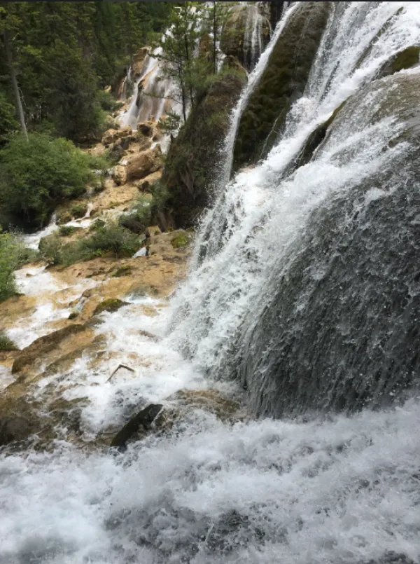 九寨沟-黄龙-峨眉山-乐山-青城山-都江堰汽车6日游