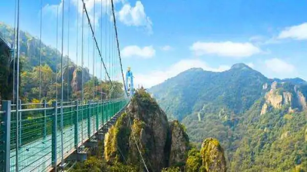 <池州2日游>劲凉冰河谷冷泉漂流，秀美九华天池，可挑战马仁奇峰玻璃栈道，玻璃桥，宿商务酒店，占床含早，住宿可升级