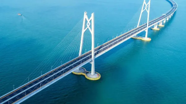 <香港-澳门2日游>游港珠澳大桥，广州往返，2成人含1张上网卡，当地餐厅午餐，尖沙咀海港城，太平山顶，澳门全景观光，香港可拼住