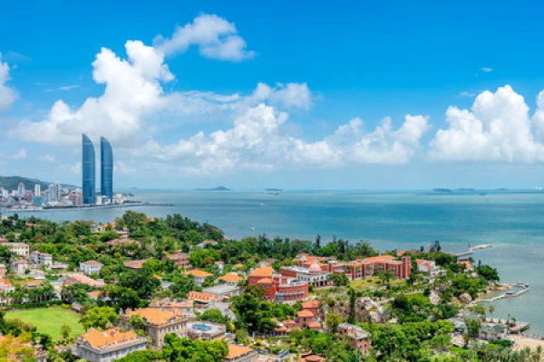 厦门-鼓浪屿双飞4日游3晚五星亲子别墅悦华或万豪海景房、打卡左耳拍摄地东山岛/鱼骨沙洲/鱼排抓蟹、品地道海鲜餐、畅游鼓浪屿、24H接送机