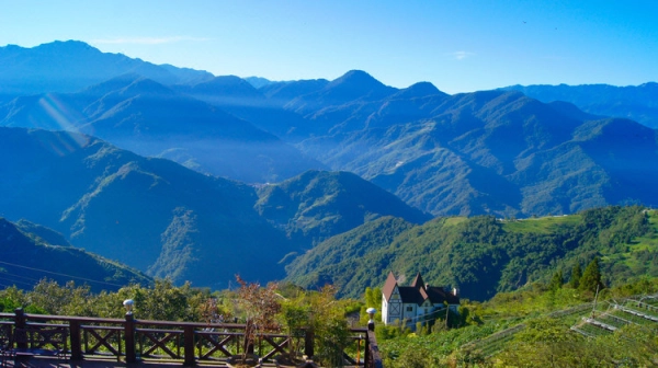 台北+清境农场+日月潭+阿里山乡6日自由行·『亲子推荐』【私家包车|全程专导】日月潭景区·寓教于乐亲子行程|清境喂小羊+日月潭环湖骑行+纸箱王创意餐厅