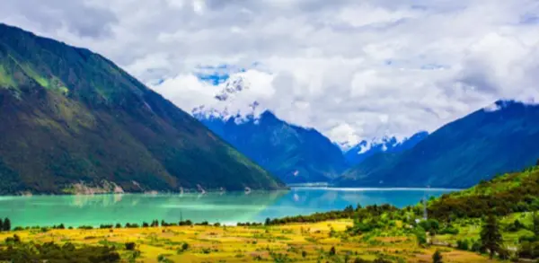 拉萨+林芝+山南+布达拉宫+羊卓雍措+大峡谷8日7晚跟团游(5钻)