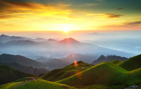 【跟团游】邂逅武功山2日游（天天发班+住山顶+赏日出+看云海星星+打卡网红玻璃栈道） 