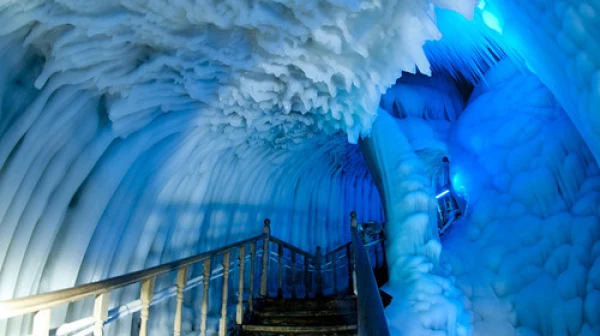 波浪谷+雨岔峡谷+碛口古镇+乾坤湾+壶口瀑布+冰洞奇观双飞7日游