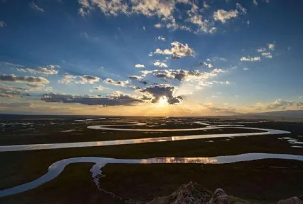 乌鲁木齐、伊宁、巴音布鲁克、那拉提单卧跟团四日游