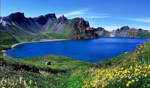 新疆+喀纳斯+禾木+五彩滩+吐鲁番+天山天池双飞品质8日游